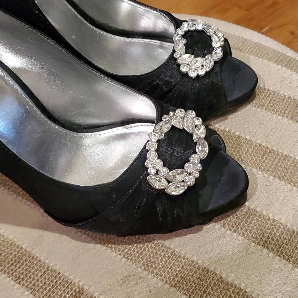 Shoes - Picture 3 of 4